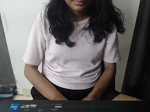 Sizzling Ruhii  online show from 07-08-26, 03:49
