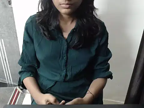 Sizzling Ruhii  online show from 07-10-26, 04:42
