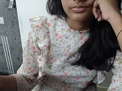 Sizzling Ruhii  online show from 07-12-26, 04:20