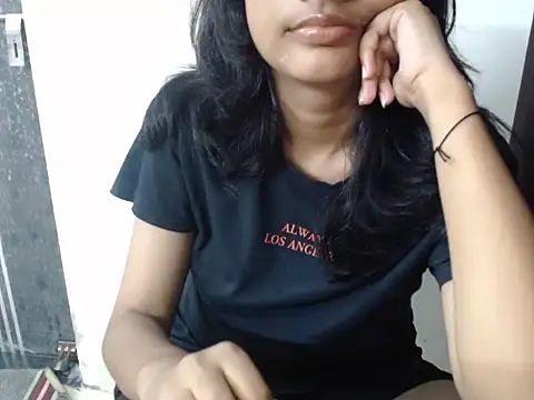 Sizzling Ruhii  online show from 07-13-26, 04:21