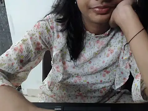 Sizzling Ruhii  online show from 07-15-26, 05:51