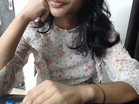 Sizzling Ruhii  online show from 07-19-26, 06:33