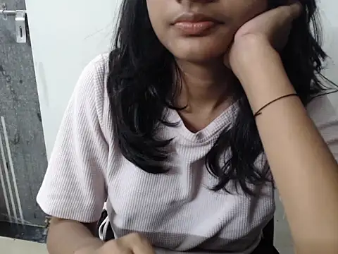 Sizzling Ruhii  online show from 07-20-26, 06:54