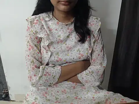 Sizzling Ruhii  online show from 07-21-26, 06:43