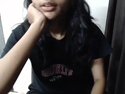 Sizzling Ruhii  online show from 07-24-26, 05:00