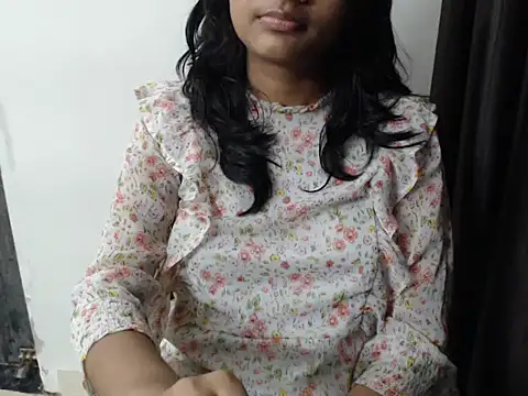 Sizzling Ruhii  online show from 07-25-26, 05:21