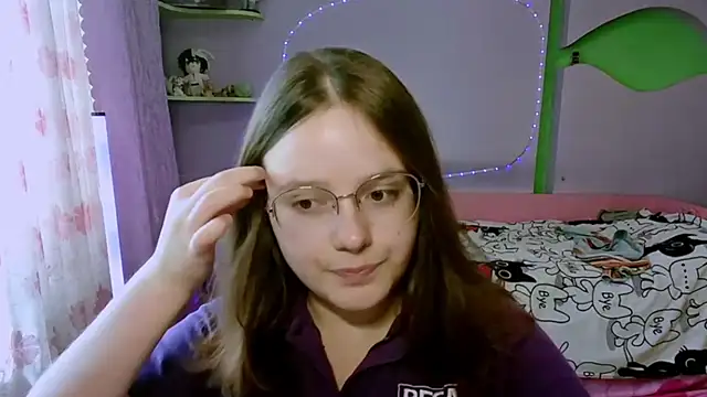Snapshot of RoseLyyn chatting on 07-13-26, 12:30 RoseLyyn online show from 07-13-26, 12:30