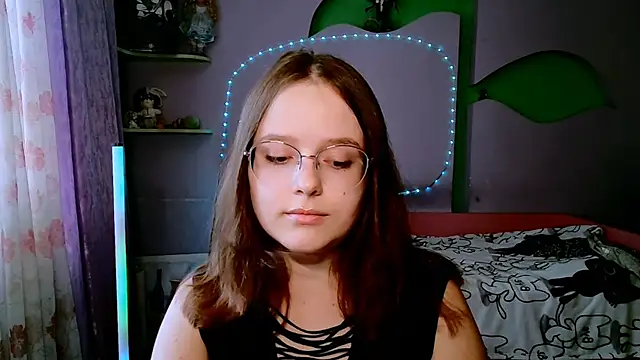 Snapshot of RoseLyyn chatting on 07-16-26, 12:11 RoseLyyn online show from 07-16-26, 12:11