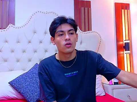 TaylerCruz online show from 07-19-26, 03:49