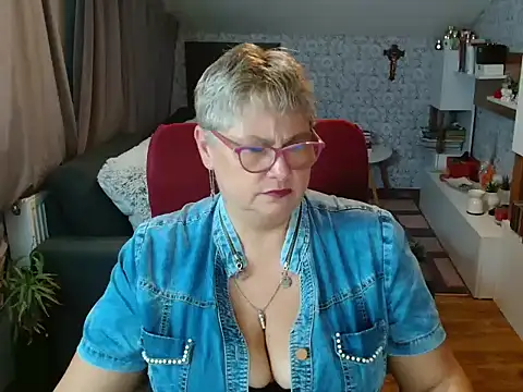 NewHellen4you online show from 07-15-26, 07:30