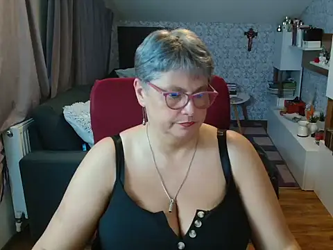 NewHellen4you online show from 07-18-26, 08:23
