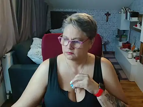 NewHellen4you online show from 07-21-26, 07:49