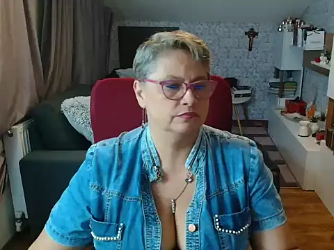 NewHellen4you online show from 07-22-26, 08:00