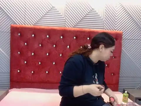 Snapshot of scarlettstonefon chatting on 07-10-26, 08:33 scarlettstonefon online show from 07-10-26, 08:33
