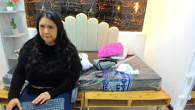 natycrruz online show from 07-14-26, 03:00