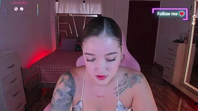 MiaLatina  online show from 07-16-26, 06:03