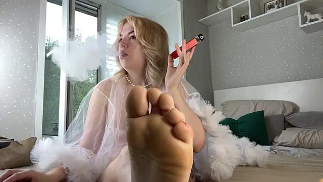 Snapshot of QueenViktoria chatting on 07-17-26, 01:23 QueenViktoria online show from 07-17-26, 01:23