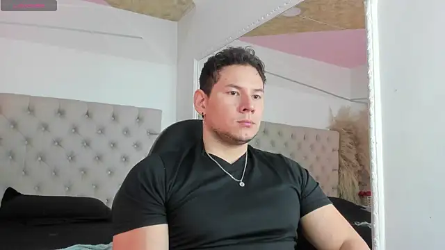 Snapshot of Izui_Pierce chatting on 07-25-26, 01:30 Izui Pierce online show from 07-25-26, 01:30