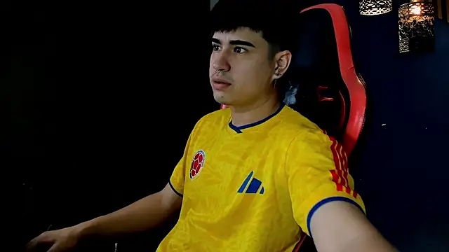 MilanMercier online show from 07-08-26, 04:06