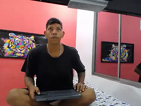 latinosninfomanos online show from 07-07-26, 12:13