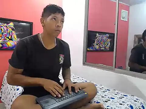 latinosninfomanos online show from 07-16-26, 01:44