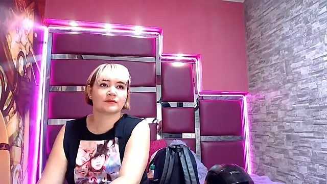 Snapshot of marco_and_luna_ chatting on 07-18-26, 12:20 marco and luna online show from 07-18-26, 12:20