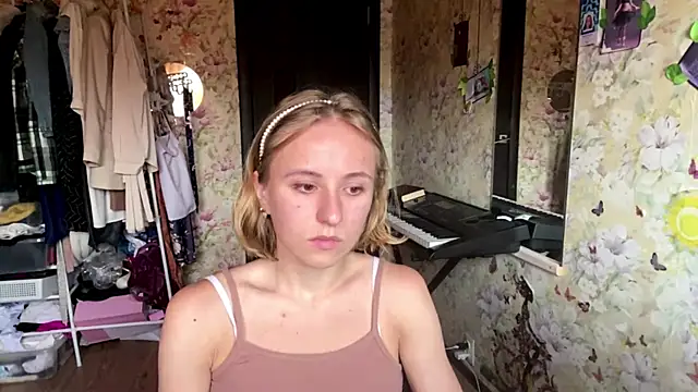 Milicute online show from 07-25-26, 04:21