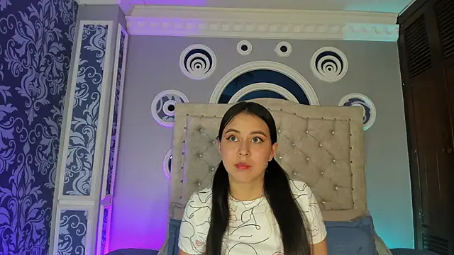 zoe pettite   online show from 07-19-26, 03:32