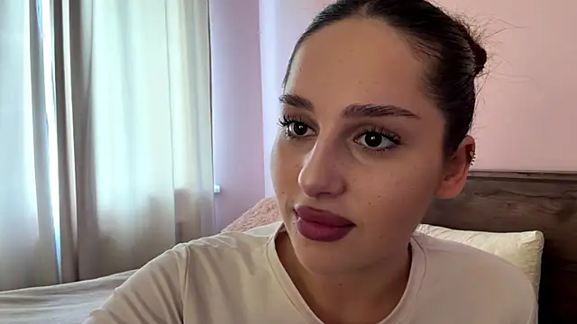 Snapshot of Leylanda chatting on 07-10-26, 03:14 Leylanda online show from 07-10-26, 03:14