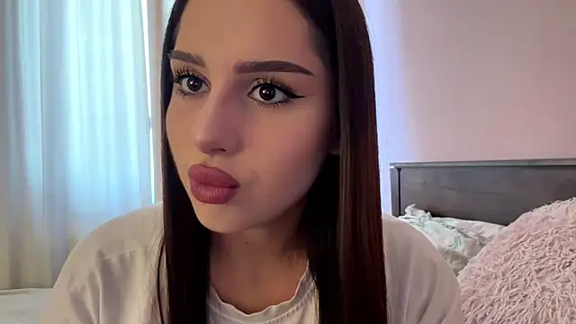 Snapshot of Leylanda chatting on 07-19-26, 02:43 Leylanda online show from 07-19-26, 02:43
