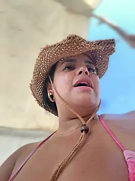 Snapshot of AliceStarshine chatting on 12-16-25, 06:24 AliceStarshine online show from 12-16-25, 06:24