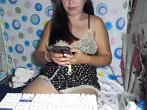 Snapshot of sweetlady06 chatting on 07-14-26, 10:43 sweetlady06 online show from 07-14-26, 10:43