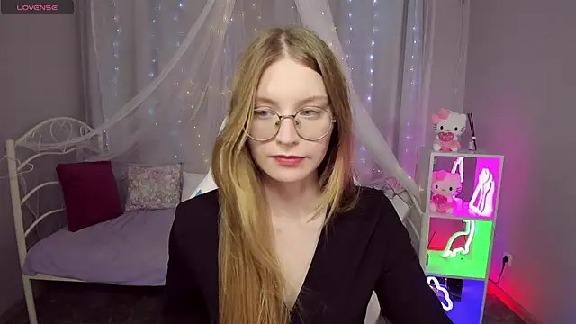 Snapshot of MaryVance chatting on 07-14-26, 07:57 MaryVance online show from 07-14-26, 07:57