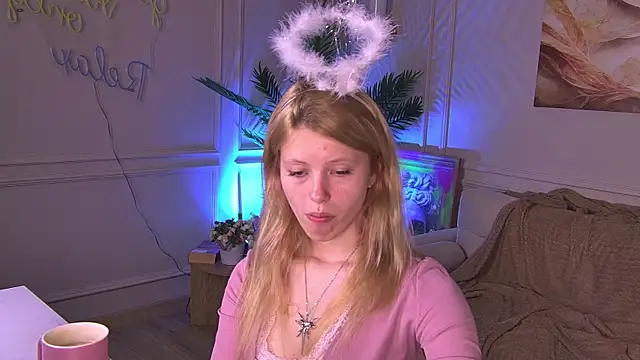 LanayaVerne online show from 07-14-26, 05:45