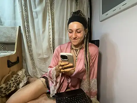 Snapshot of Mathilda-Bloom chatting on 07-20-26, 07:49 Mathilda-Bloom online show from 07-20-26, 07:49