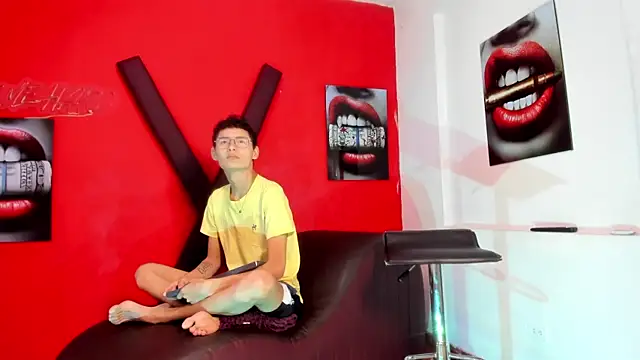 PRETTY LOVERS1 online show from 07-17-26, 01:12