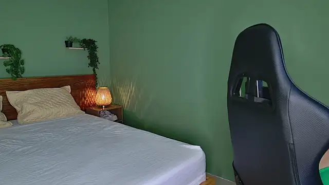 Rileywomms online show from 07-18-26, 07:28