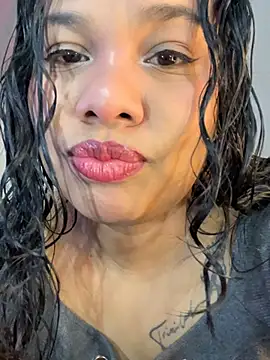 Snapshot of Rashell1_Queen chatting on 07-13-26, 01:03 Rashell1 Queen online show from 07-13-26, 01:03