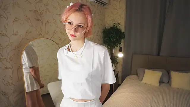 ErmelindaRottner online show from 07-15-26, 06:18