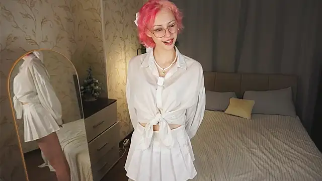 ErmelindaRottner online show from 07-24-26, 06:33
