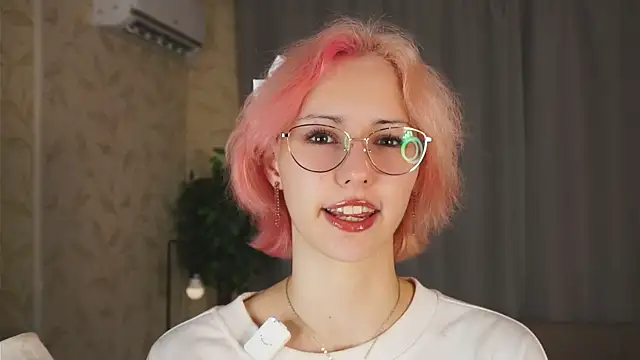ErmelindaRottner online show from 07-28-26, 06:31