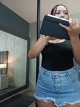 Madisson Smiths online show from 07-18-26, 03:00