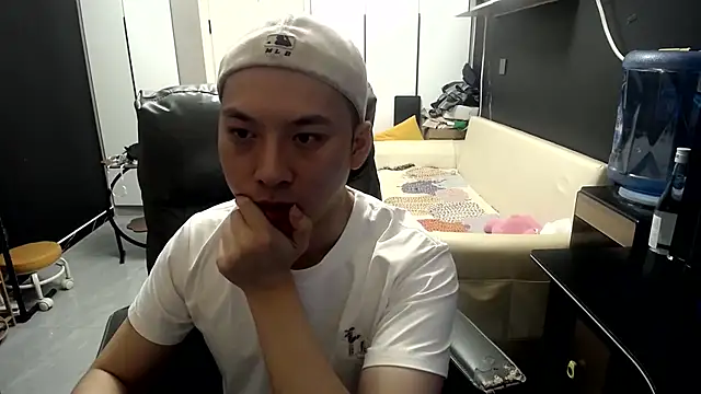 yichen008 online show from 07-17-26, 02:02