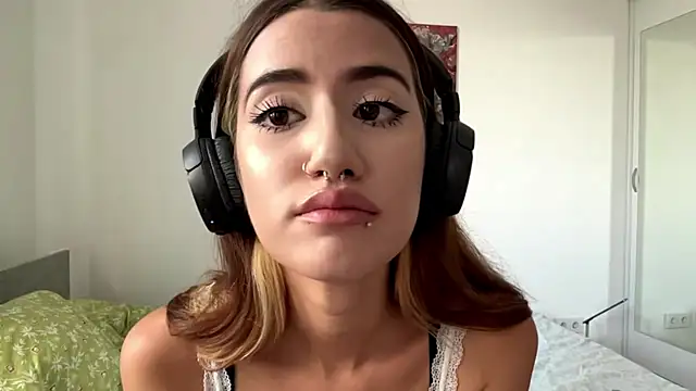 Snapshot of JuliaPierce chatting on 07-14-26, 02:01 JuliaPierce online show from 07-14-26, 02:01