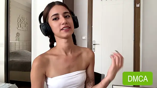 Snapshot of JuliaPierce chatting on 07-24-26, 12:36 JuliaPierce online show from 07-24-26, 12:36