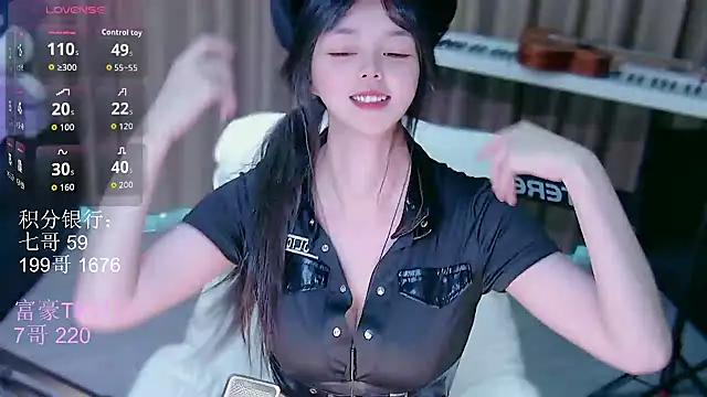 Snapshot of qiqibaby11 chatting on 07-18-26, 08:18 qiqibaby11 online show from 07-18-26, 08:18