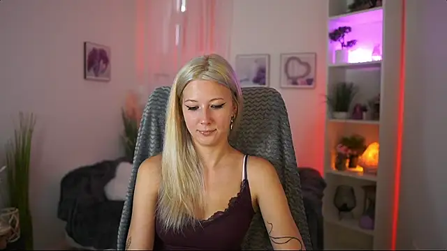 EmilySwann  online show from 07-14-26, 01:17