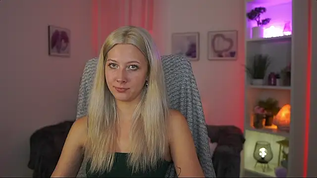 EmilySwann  online show from 07-15-26, 06:35