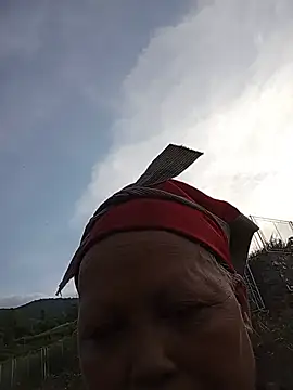 Single-M0m69 online show from 07-24-26, 10:46