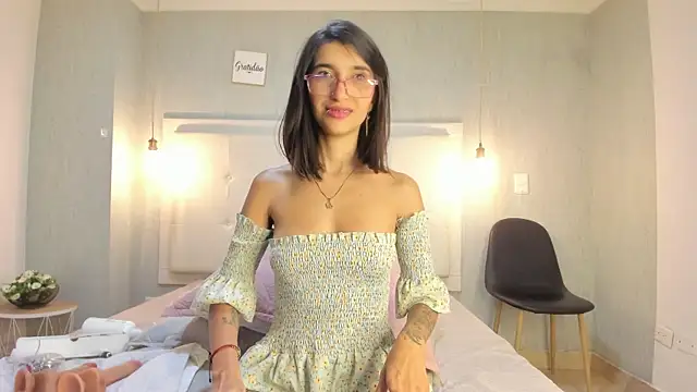 Suxan fox online show from 07-17-26, 06:31